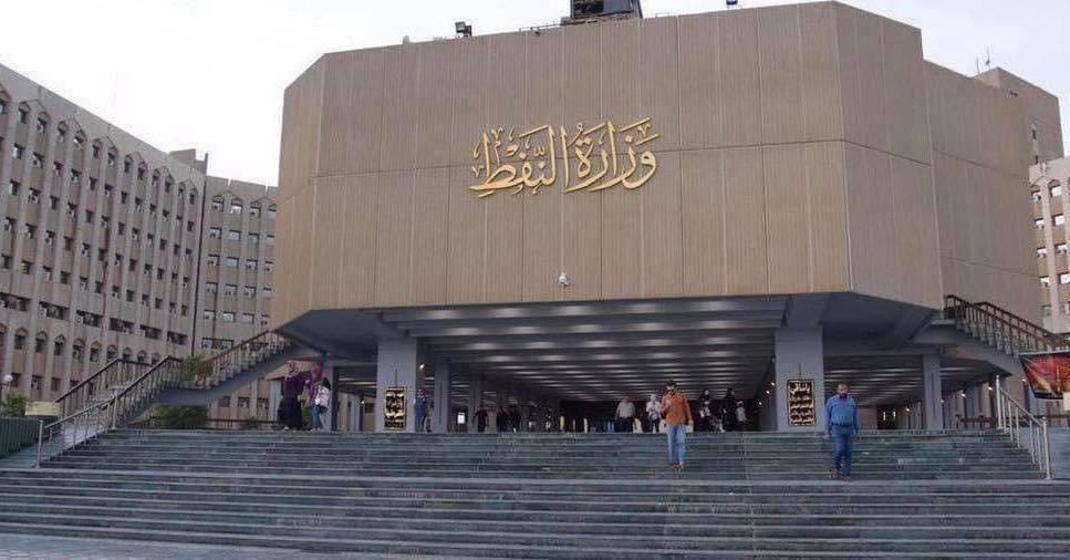 وزارة النفط تنفي وجود أي عقود مع الجانب السوري لتزويده بالنفط الخام