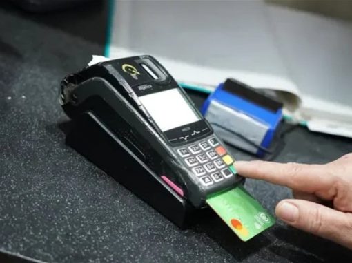 أزمة جديدة تلوح بالأفق.. بطاقات حائرة ورواتب لايمكن صرفها