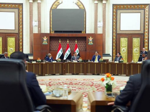 رئيس الوزراء يبحث مع رؤساء الكتل النيابية تعديل قانون الموازنة