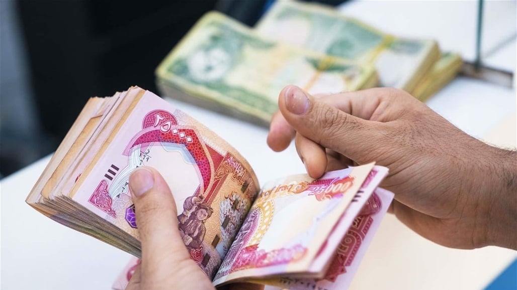 تأخر صرف رواتب الموظفين.. أهي أزمة سيولة أم إجراءات روتينية؟