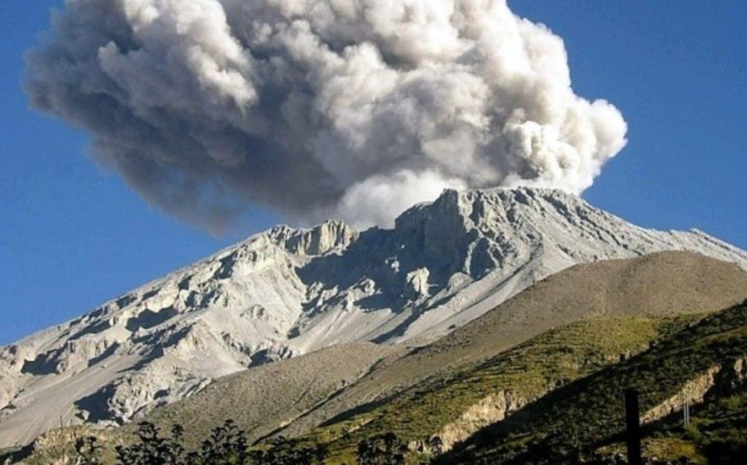 قنابل موقوتة.. 100 بركان بالقارة القطبية بطريقها للانفجار