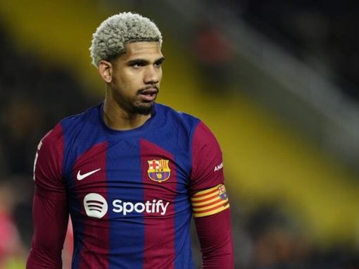 برشلونة يضع مستقبل أراوخو على الطاولة.. قرار حاسم بعد الكلاسيكو