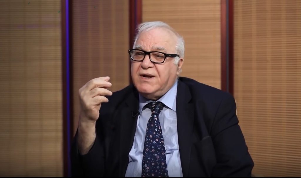 الحكومة تنفي وجود أي مشاكل في تمويل الرواتب