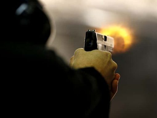 البصرة تستيقظ على جريمة بشعة.. شاب عشريني يقتل والديه رميا بالرصاص اثناء نومهما