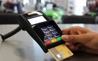 تصريح خاص لـ”الفاصلة”.. خبير اقتصادي يكشف حقيقة رفع عمولات البطاقات الإلكترونية