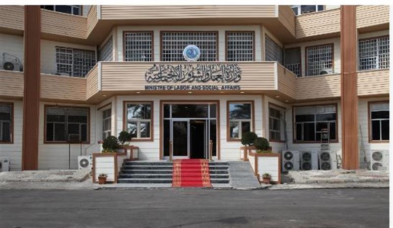 7.6 مليون مستفيد.. العمل تكمل إجراءات شمولهم بالسلة الغذائية الإضافية في رمضان