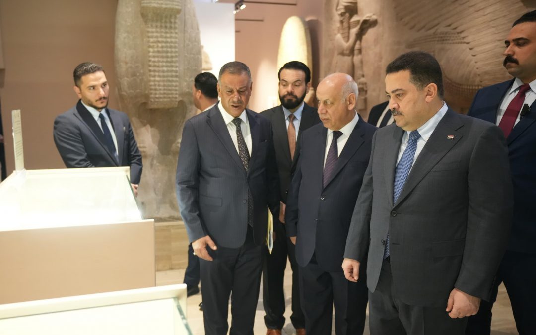 رئيس الوزراء يوجّه بتخصيص قاعات حصينة لحفظ وعرض الكنوز الآثارية