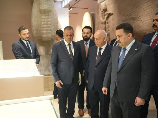 رئيس الوزراء يوجّه بتخصيص قاعات حصينة لحفظ وعرض الكنوز الآثارية