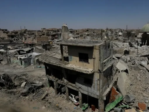 العثور على “جثة” تعود لاحد ضحايا داعش الارهابي تحت الأنقاض بالمدينة القديمة