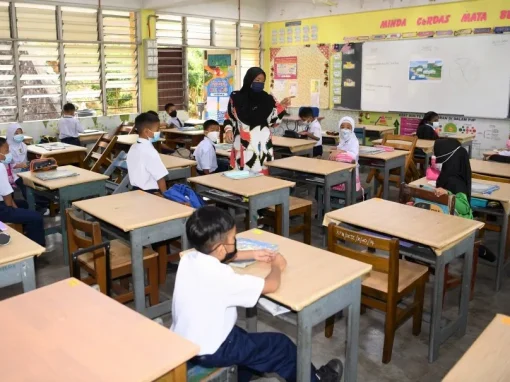 التربية توجه إدارات المدارس باستكمال المناهج وفقاً للتقويم المعتمد