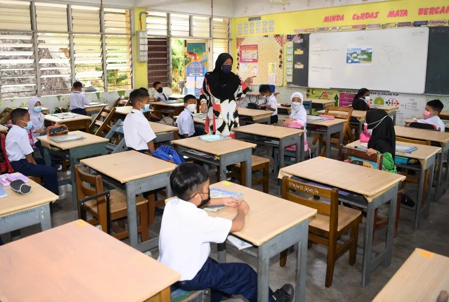 التربية توجه إدارات المدارس باستكمال المناهج وفقاً للتقويم المعتمد