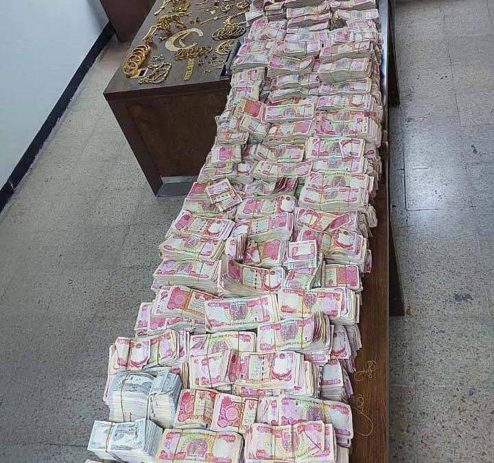 كنز الاختلاس في جدار مهجور.. النزاهة تضبط 3.3 مليار دينار ومخشلات ذهبية في عملية نوعية