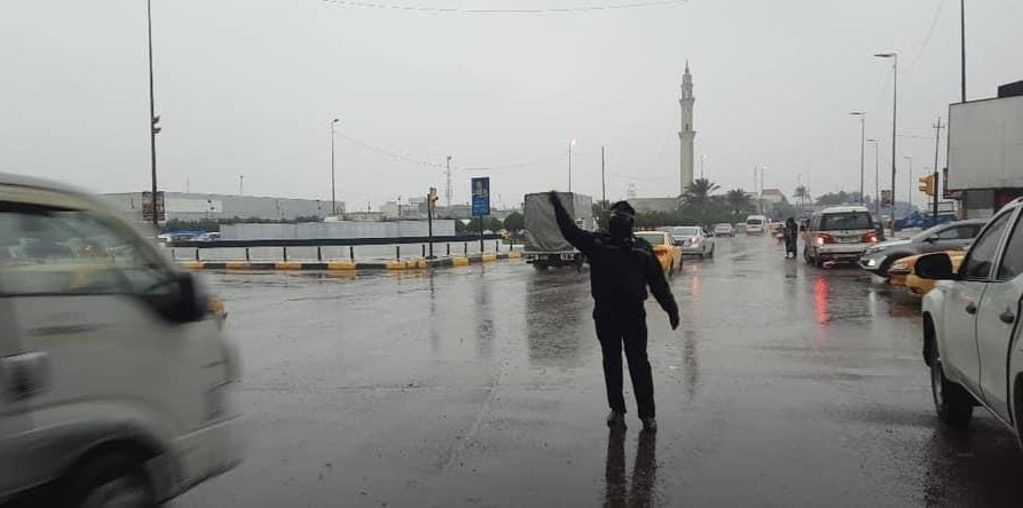 القائد العام يوجه بتكريم ضبّاط ومنتسبين من المرور لإنقاذ مواطنين خلال الظروف الجوية الاستثنائية