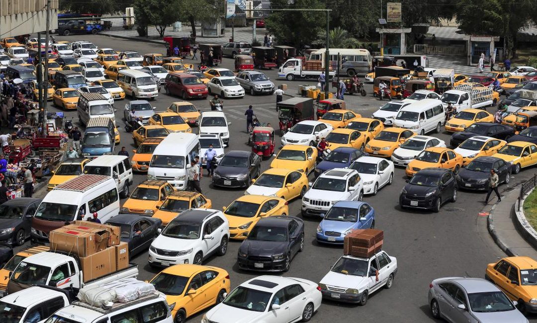 العراق يغرق في زحام 8 ملايين سيارة.. والتجارة تتحرك لكبح فوضى الاستيراد